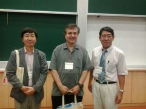 Algunos de los descubridores de la perovskita fotovoltaica: Nam-Gyu Park, Mercouri Kanatzidis y Tsutomu Miyasaka (2013).
