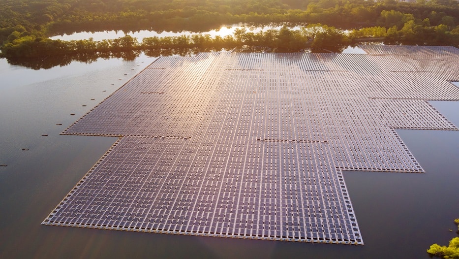 Placas fotovoltaicas flotantes